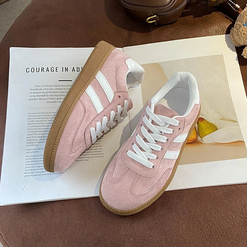 LOW-TOP SNEAKERS