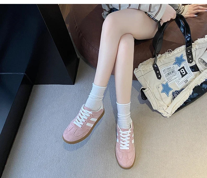 LOW-TOP SNEAKERS