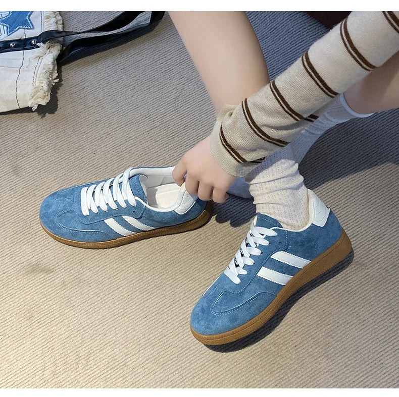LOW-TOP SNEAKERS