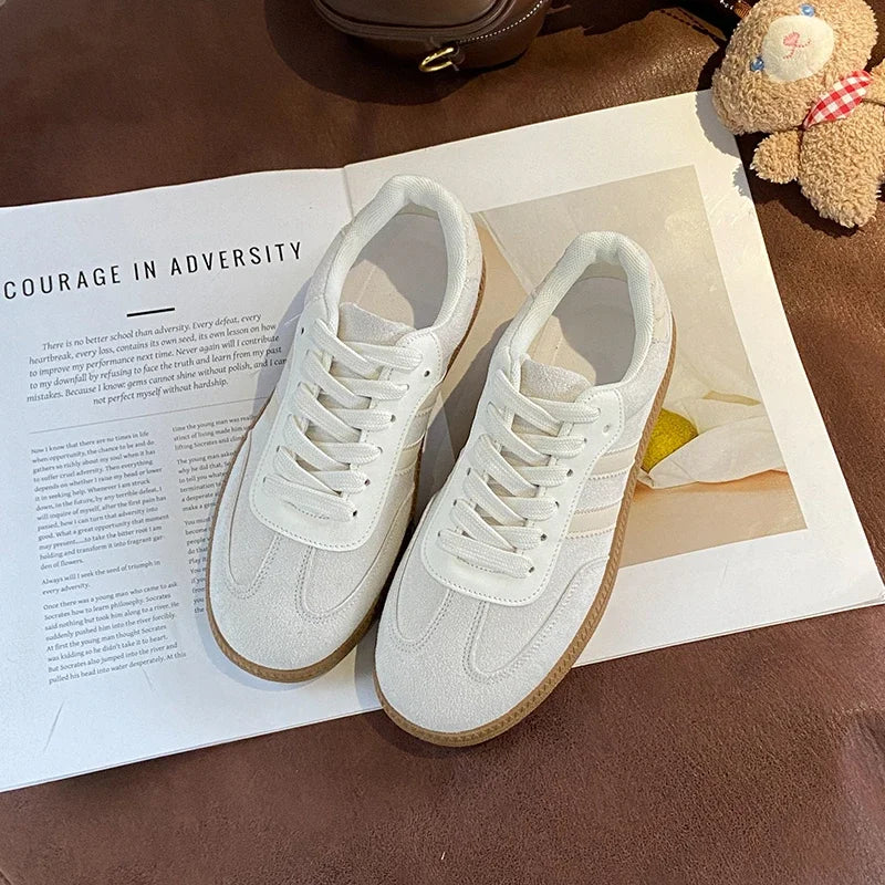 LOW-TOP SNEAKERS